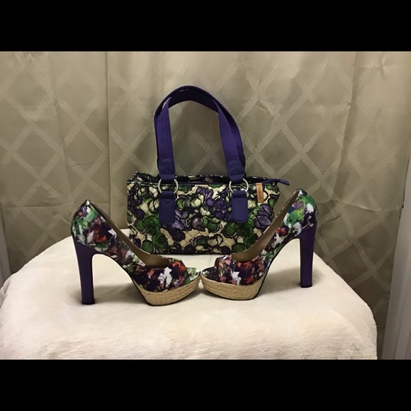 (56x) 2B by BeBe Stiletto Peep Toe Pumps - Picture 7 of 10